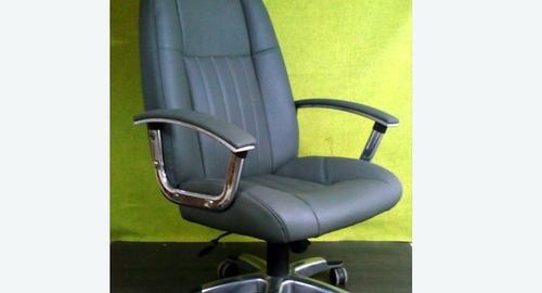 Перетяжка офисного кресла кожей. Бухарестская